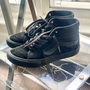 Vans - Blackout Size 9